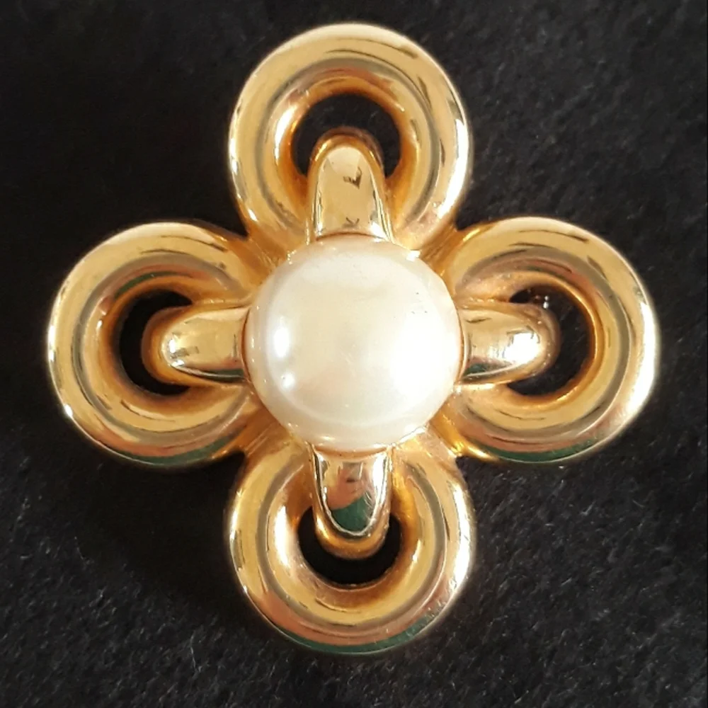 Joan Rivers signed faux pearl gold-tone brooch